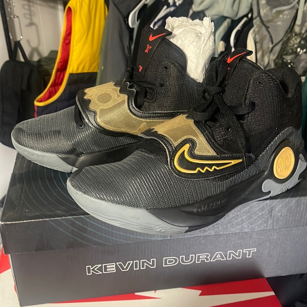 Size 10.5 Nike KD